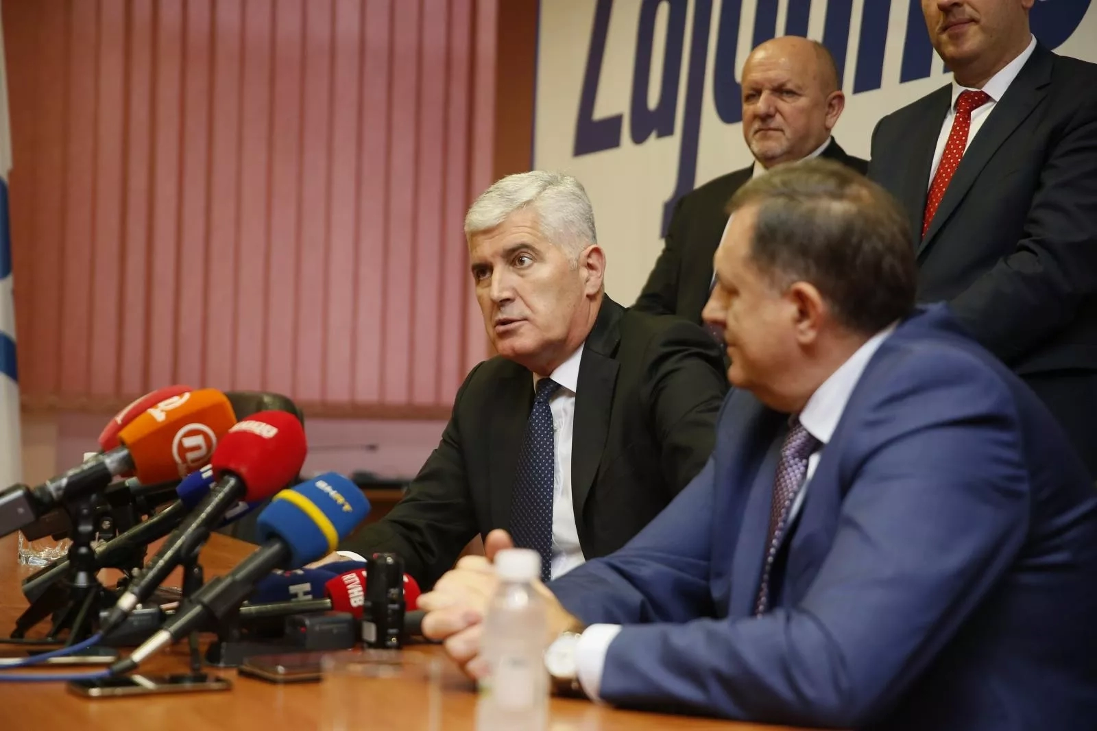 Je li moguća smjena Dragana Čovića u HNS-u?